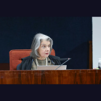 Líder da oposição chama voto de Cármen Lúcia de inacreditável