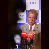 Família Bolsonaro terá que resolver conflitos internos para viabilizar vitória de Flávio, diz Valdemar Costa Neto