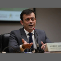 Em meio à alta do combustível da aviação, Fazenda discute linhas de financiamento para o setor