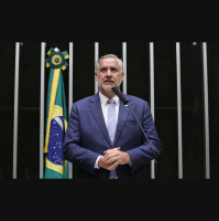 Líder do governo na Câmara cobra CPMI e CPI para investigar caso Master