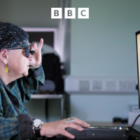 The Happy Pod: Im blind but I can read a book again