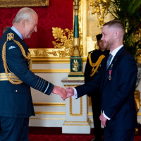 The Happy Pod: The hug that stopped a bombing