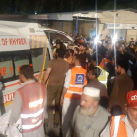 Suicide bomber kills at least 14 in Pakistan