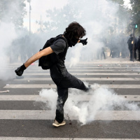French government holds crisis talks after school protests