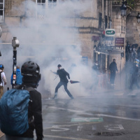 French protesters return to the streets