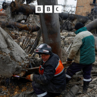 Russia continues bombing as peace talks with Ukraine begin