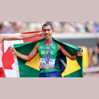 Caio Bonfim celebra medalhas no Mundial e reflete sobre legado: lutar para talentos terem oportunidades