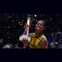 Adenízia celebra título da Superliga e revela bastidores de campanha desacreditada do Praia Clube