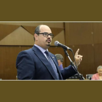 Mateus Simões é alvo de adversários no primeiro debate em Minas Gerais