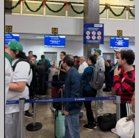 Torcedores do Flamengo denunciam que estão retidos em aeroporto em Cusco após Latam cancelar voo rumo a Lima