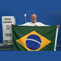 Lula vota em São Bernardo do Campo (SP) durante segundo turno das eleições
