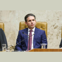 Motta tenta convencer governo a desistir de projeto de lei e focar em PEC sobre fim da escala 6x1