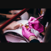 Anvisa proíbe duas substâncias usadas em esmaltes em gel por risco de câncer e problemas reprodutivos