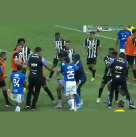 TJD-MG inicia julgamento de 25 jogadores do Atlético e Cruzeiro por briga generalizada