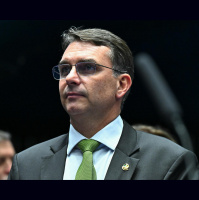 TSE aceita ação contra Flávio Bolsonaro por suposto abuso de poder econômico em Barretos