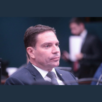 PF apreende celular e computador da mulher de Ramagem investigadores buscam detalhes da fuga