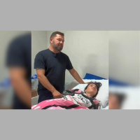 Brasileira em estado vegetativo começa tratamento pelo SUS e espera transferência para hospital no RJ