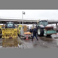 Agricultores bloqueiam acesso a portos na França em protesto contra acordo UE-Mercosul