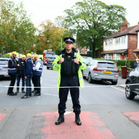 Ataque a sinagoga em Manchester deixa quatro feridos no dia sagrado judeu suspeito é atingido