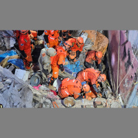 Imóveis desabam no Maracanã bombeiros buscam por mulher soterrada