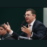 PF apreende cerca de R$ 430 mil em endereço de Sóstenes Cavalcante, no DF