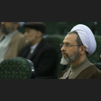 Irã nomeia aiatolá interino para conselho que assume funções do líder supremo