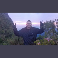 Jovem que ficou cinco dias perdido no Pico Paraná deve receber alta nesta terça-feira (6)