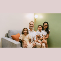 Mães relatam tripla jornada, mas inspiram filhos enquanto equilibram trabalho e família