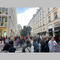 Brasileiros enfrentam mais de duas horas de fila para votar na França