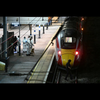 Duas pessoas estão internadas em estado grave após ataque com faca na Inglaterra