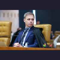 Mendonça pede a Fachin arquivamento de representação de Moraes