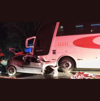 Acidente entre ônibus e carro deixa cinco pessoas mortas na MG-122, em Janaúba, Norte de MG