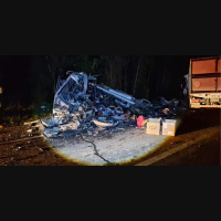 Acidente entre caminhão e micro-ônibus deixa ao menos 21 mortos na BR-373, no Paraná