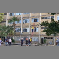 Prédio em Santa Catarina afunda mais de 40 centímetros e é isolado pela Defesa Civil