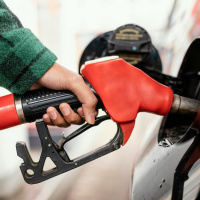 Gasolina com 32% de etanol chega aos postos neste sábado (1) entenda o que muda