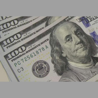 Cotado a R$ 5,35, dólar segue em queda nesta terça-feira (27)