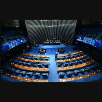 Aprovação no Senado de projeto que criminaliza a misoginia gera racha na direita