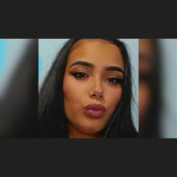 Bebê de oito meses morre após ser deixada com irmão de 5 anos em casa mãe é presa