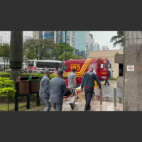 Duas pessoas ficam feridas após queda de estrutura em prédio na Faria Lima