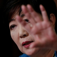 Japans Abe faces tough new challenge