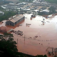 Vazamentos de rejeitos e sangue poluem o meio ambiente no Pará e em Goiás