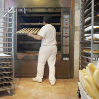 Luis, panadero en Montilla (Córdoba): Los costes se disparan un 25% en verano. La factura de la luz es tremenda superamos los 2.000 euros