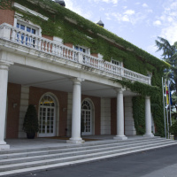 He trabajado en Moncloa y poca gente sabe que el cocinero de palacio dijo que cobraba poco y se iba. Se refundieron dos plazas de laborales para darle el dinero