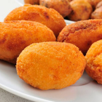 Alejandro, cocinero aficionado: Eché por error a las croquetas almendra rallada en lugar de pan rallado espectacular