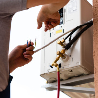 Manuel Cabrera, experto en reglamentación técnica eléctrica: En verano puede obstruirse el motor de los ventiladores y aires acondicionados, sobrecalentándose
