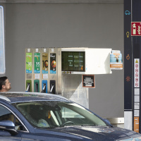 Son unos 9 euros más por depósito y más de 400 euros más al año. El litro de gasolina pasaría de 1,47 a 1,63 y el diésel de 1,56 a 1,73