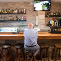 Carlos, empresario: Busco un sitio donde no me conozcan y me tomo un café con un puro. Quiero estar sin hablar y con la mente en blanco