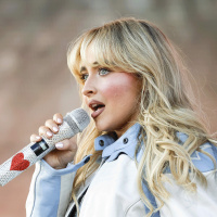  Sabrina Carpenter and the Embarrassing Truth of Dating Men