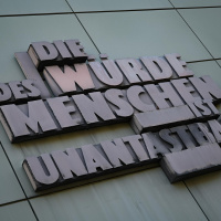 Die Geschichte der Menschenwürde - Niemand ist weniger wert als andere