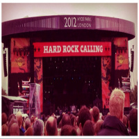 Sir Paul McCartney and Bruce The Boss Springsteen jamming together at Hyde Park